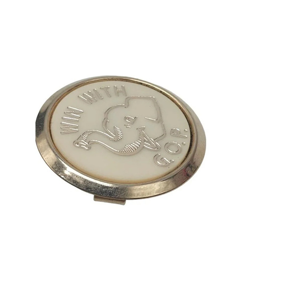 Win with GOP Cream Lucite Elephant Face Brooch Pin Gold Tone Vintage - Picture 2 of 4